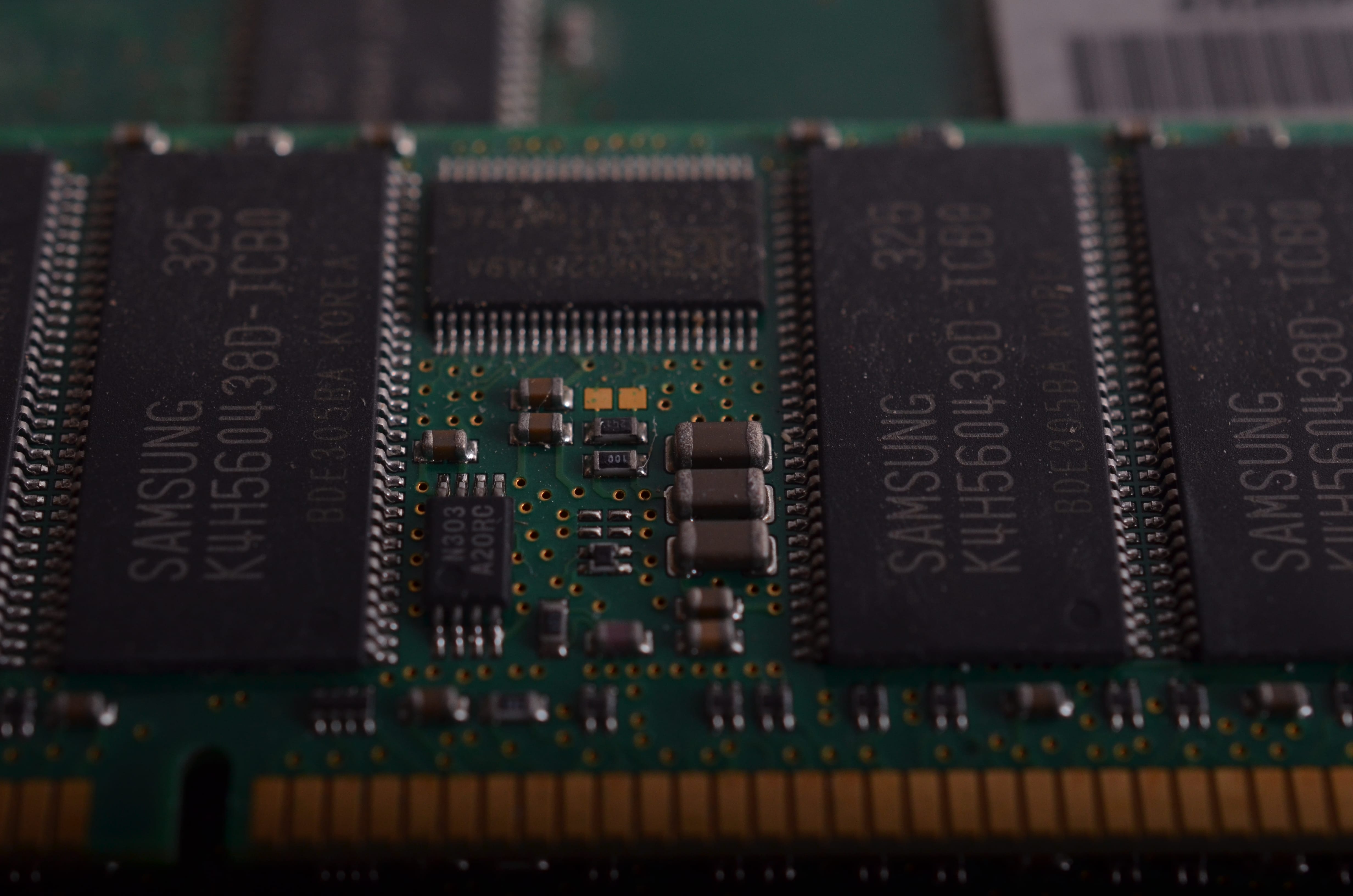 Macro microchip
